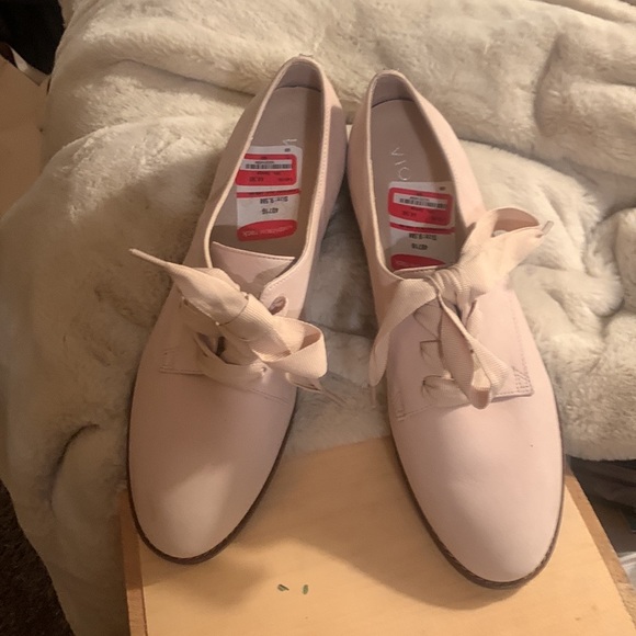 Shoes - Picture 5 of 9